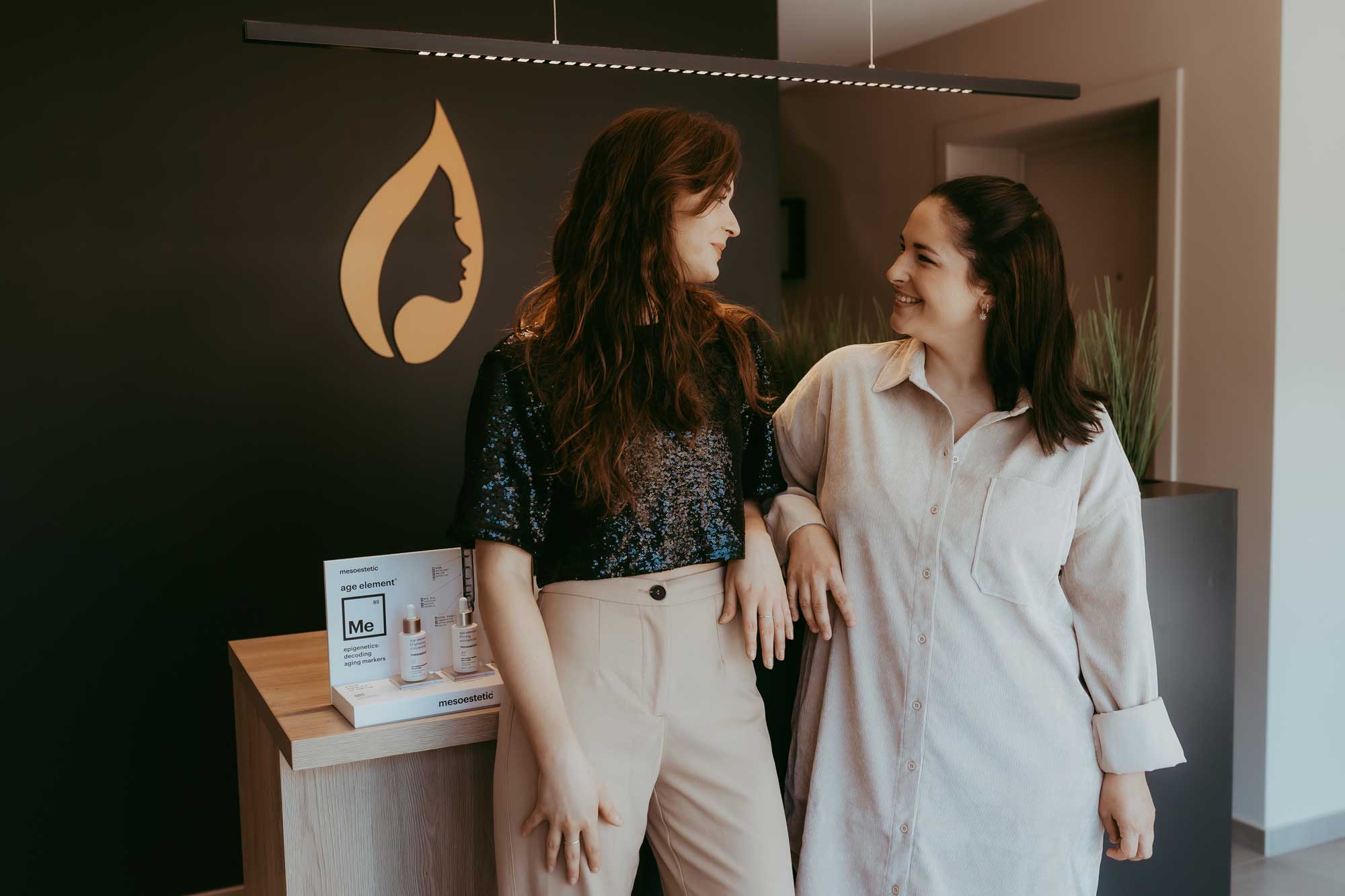 Zaakvoerster Rani en Gwendolien | esthetiek rani | Schoonheidsspecialiste Rani Wynant, esthetiek, rani, schoonheidsspecialiste, ontharing, laserontharing, laser, ontharing gooik, nagels, massage, gooik, schoonheidsinstituut, beauty, wellness, massage, nagels, pedicure, manicure, voeten, handen, gezicht, gelaatsverzorging, lichaamsverzorging, gelish, ontharing, make-up, gelnagels, hotstone, kaarsmassage, sportmassage, schoonheid, nagels gooik, nagels lennik, schoonheidsspecialiste gooik, schoonheidsspecialiste lennik, schoonheidsspecialiste, schoonheidsspecialste rani, schoonheidsspecialiste esthetiek rani, schoonheidssalon, rani wynant gooik, rani, wynant, esthetiek rani, esthetiek rani wynant, mesoestetic, mesoestetic producten, mesoestetic gooik, mesoestetic schoonheid, mesoestetic schoonheidsproducten, schoonheidsspecialiste rani, schoonheidsspecialiste rani wynant, schoonheidsspecialiste esthetiek rani, schoonheidsspecialiste esthetiek rani gooik, schoonheidsspecialiste esthetiek rani lennik